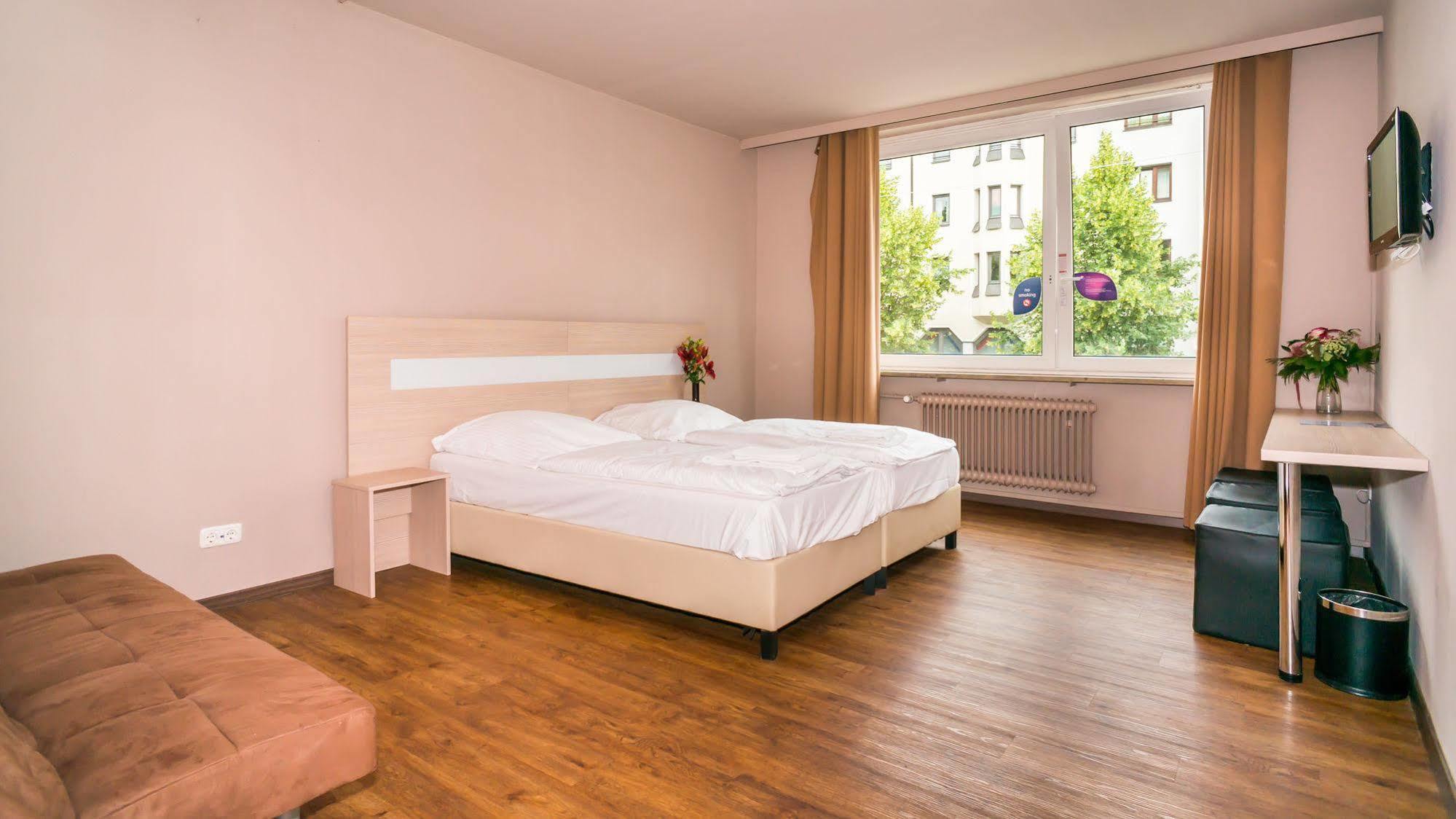 Smart Stay - Hostel Munich City Exterior photo